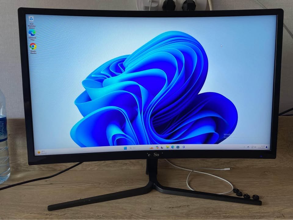 Desktop computer with accessories for sale, used for one year