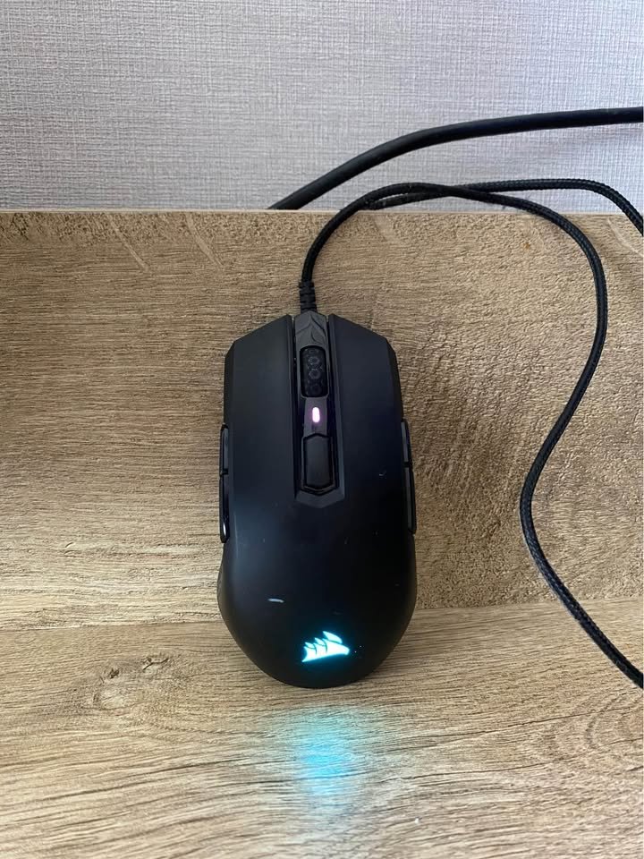 Desktop computer with accessories for sale, used for one year