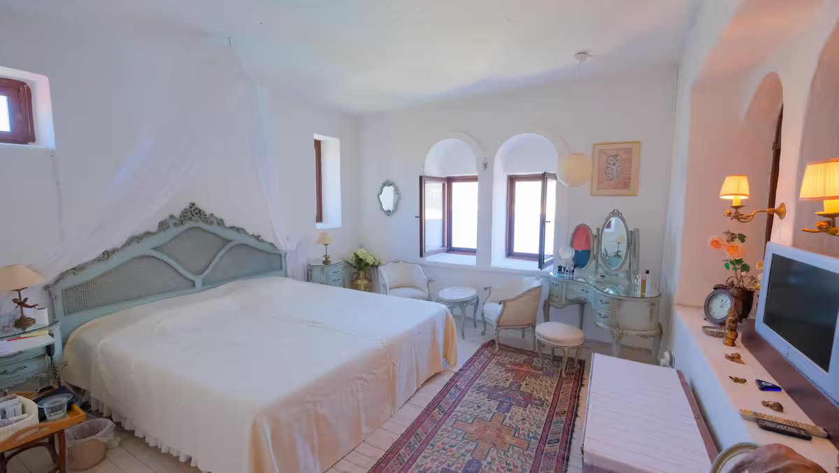 Palace for sale by its owner in a special location