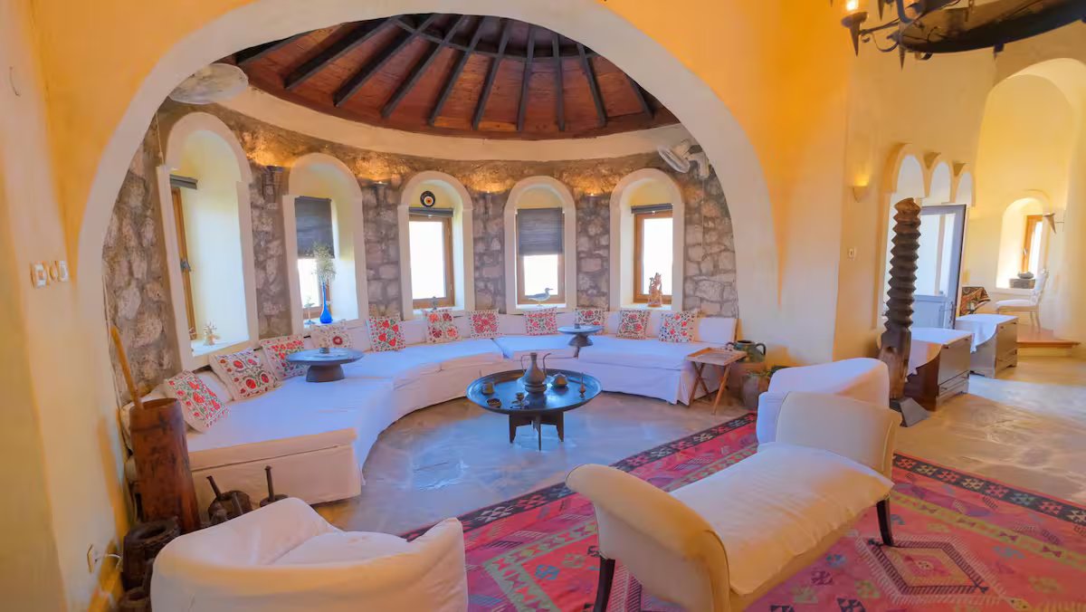 Palace for sale by its owner in a special location